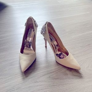 Badgley mischka Women's Gorgeous Embellished Pointed Toe Pumps si…